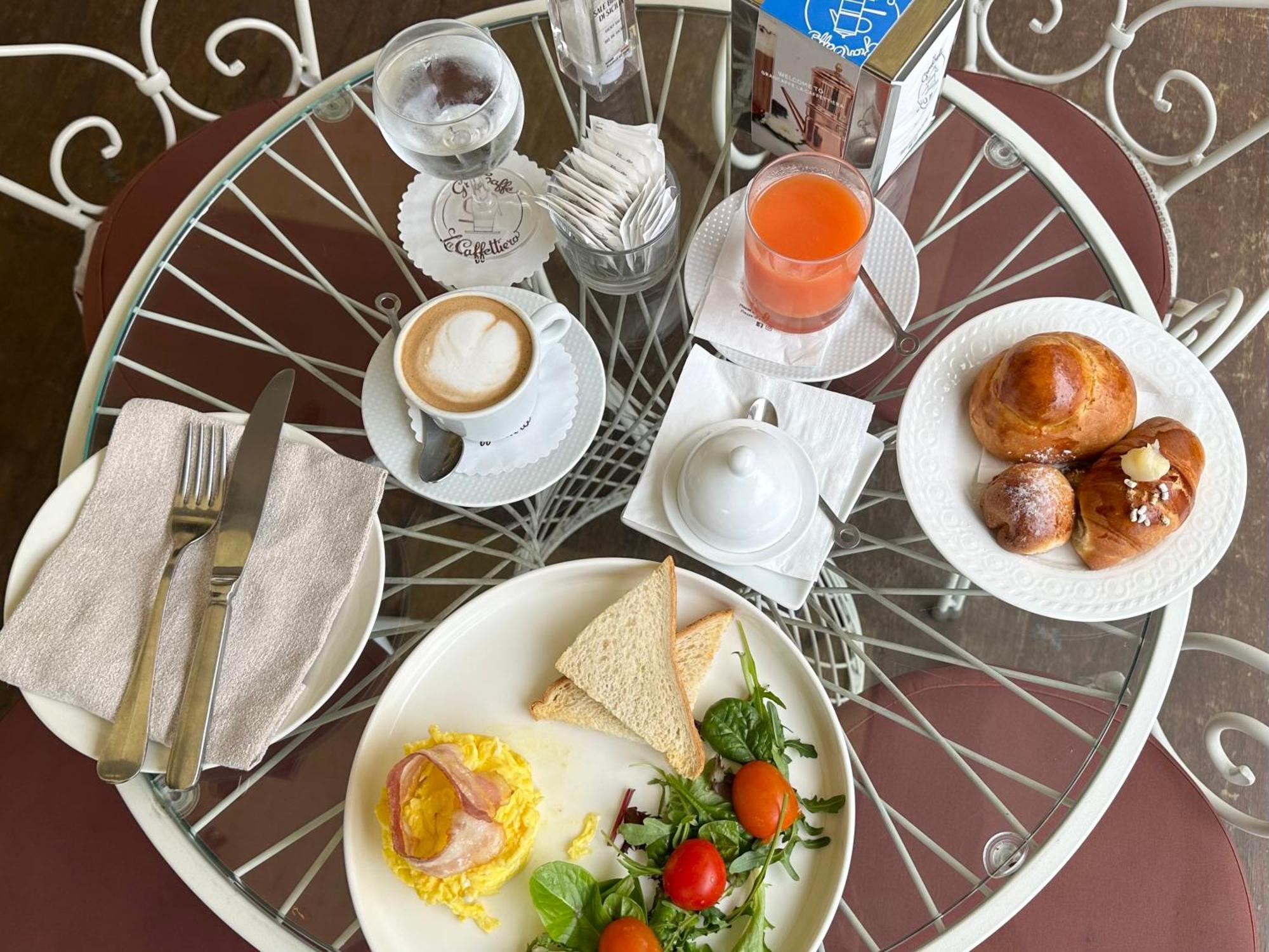 Insogno Suites Наполи Екстериор снимка