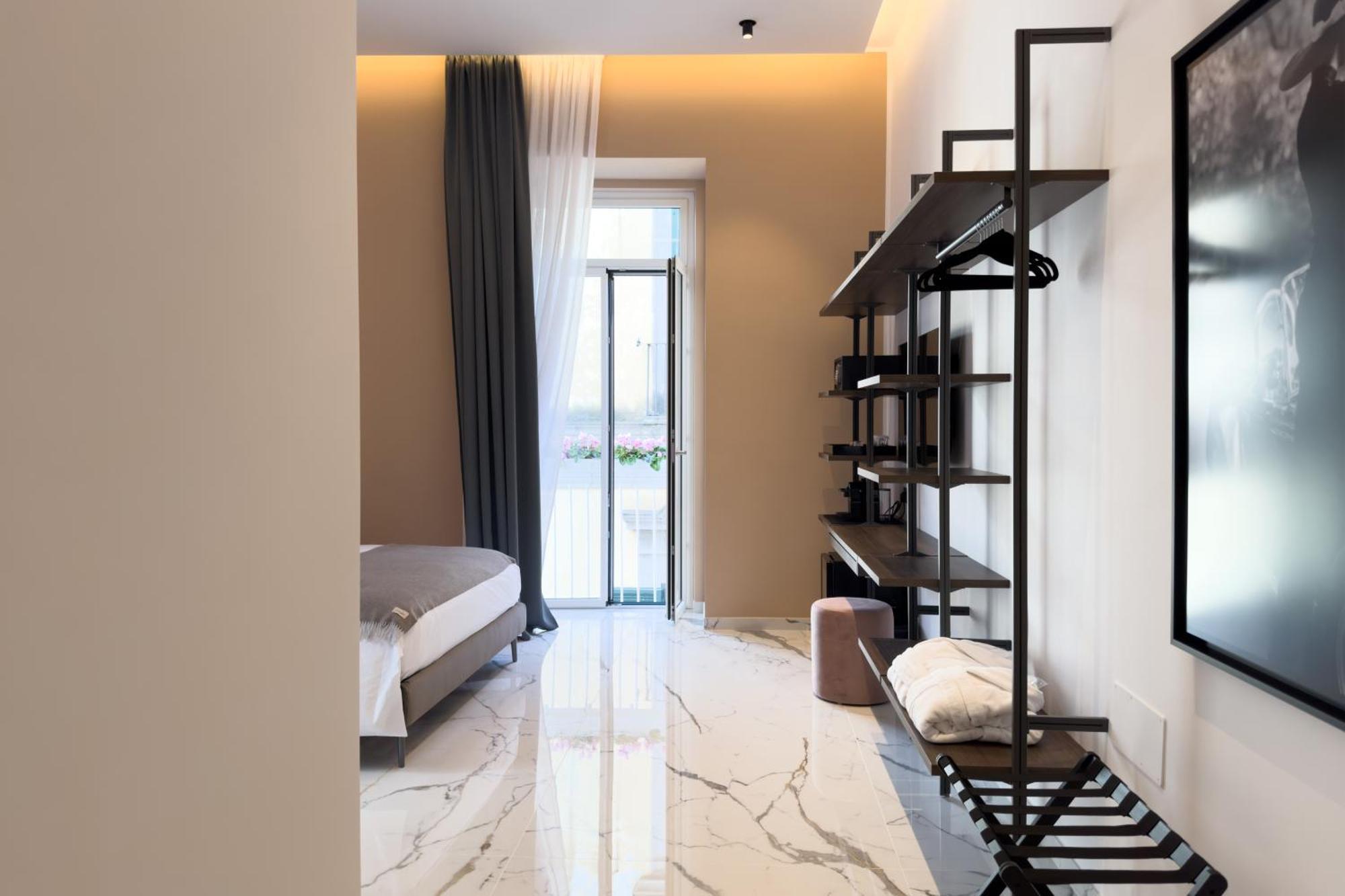Insogno Suites Наполи Екстериор снимка