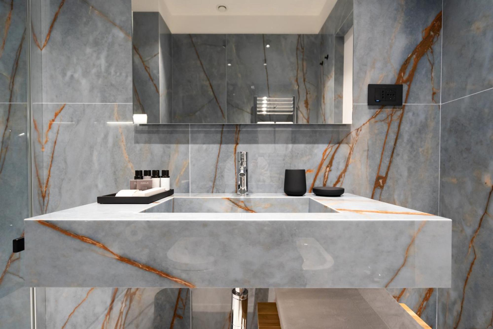 Insogno Suites Наполи Екстериор снимка