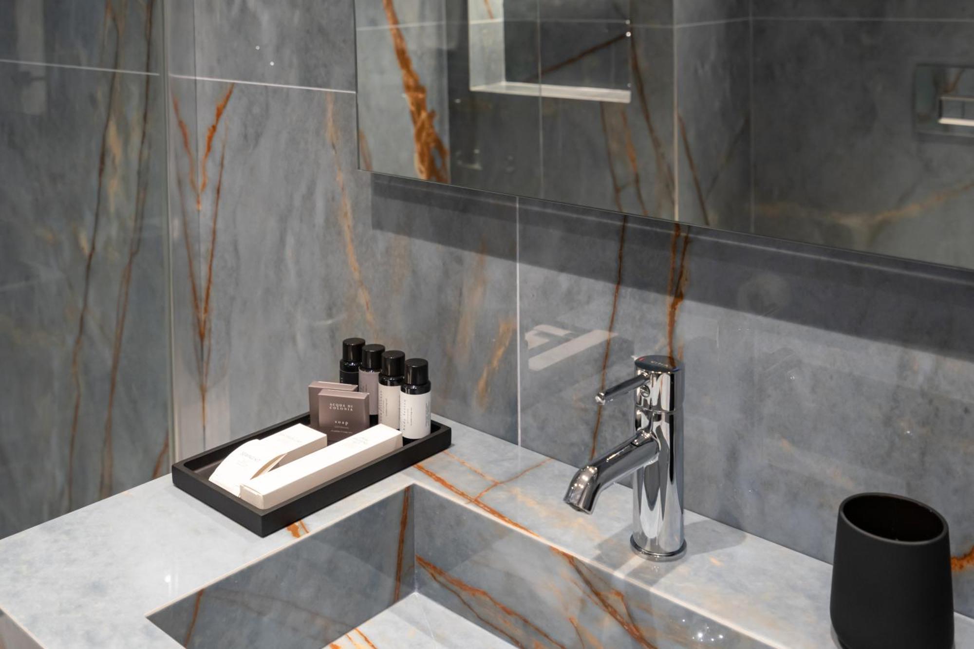 Insogno Suites Наполи Екстериор снимка