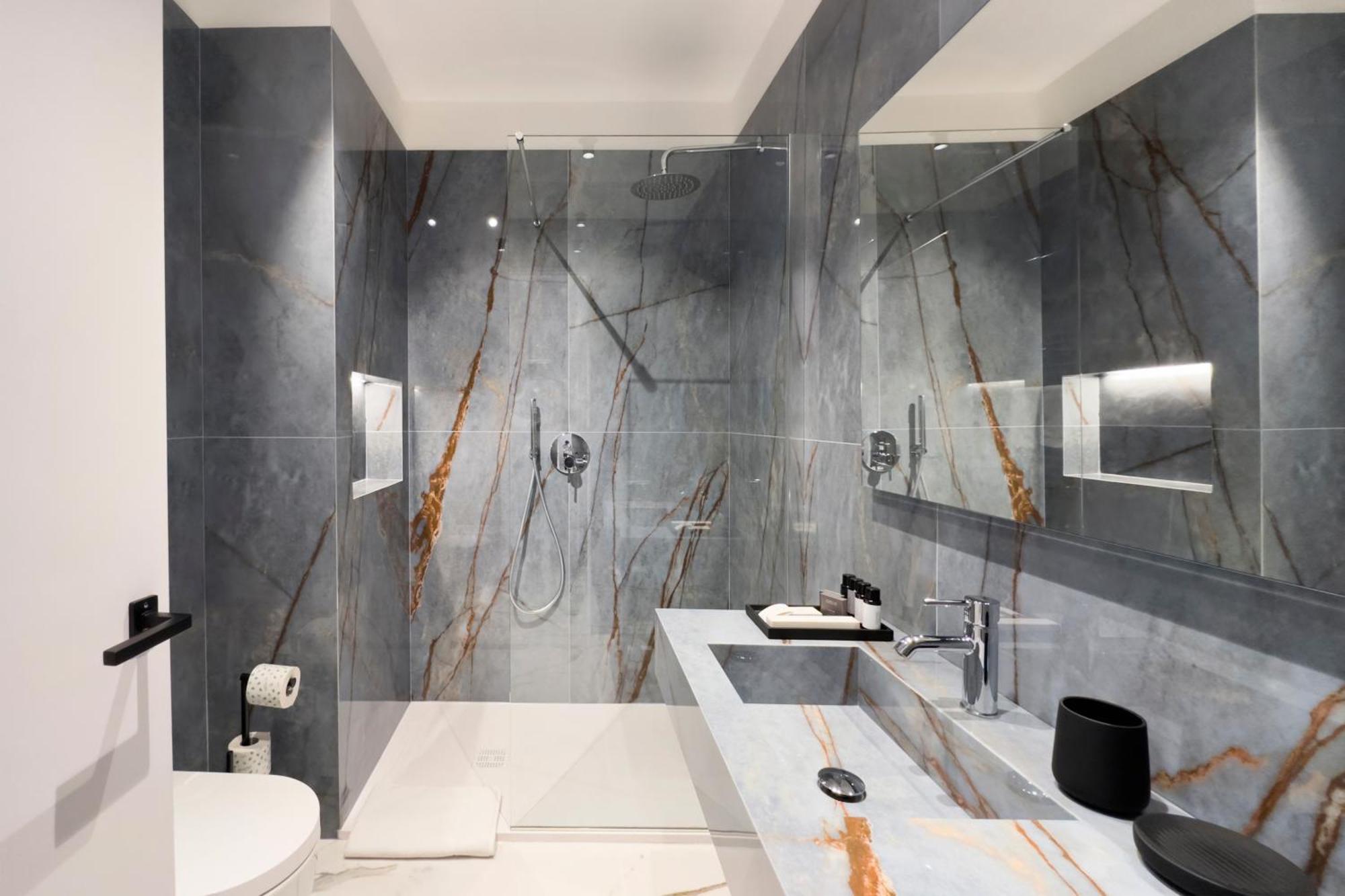 Insogno Suites Наполи Екстериор снимка
